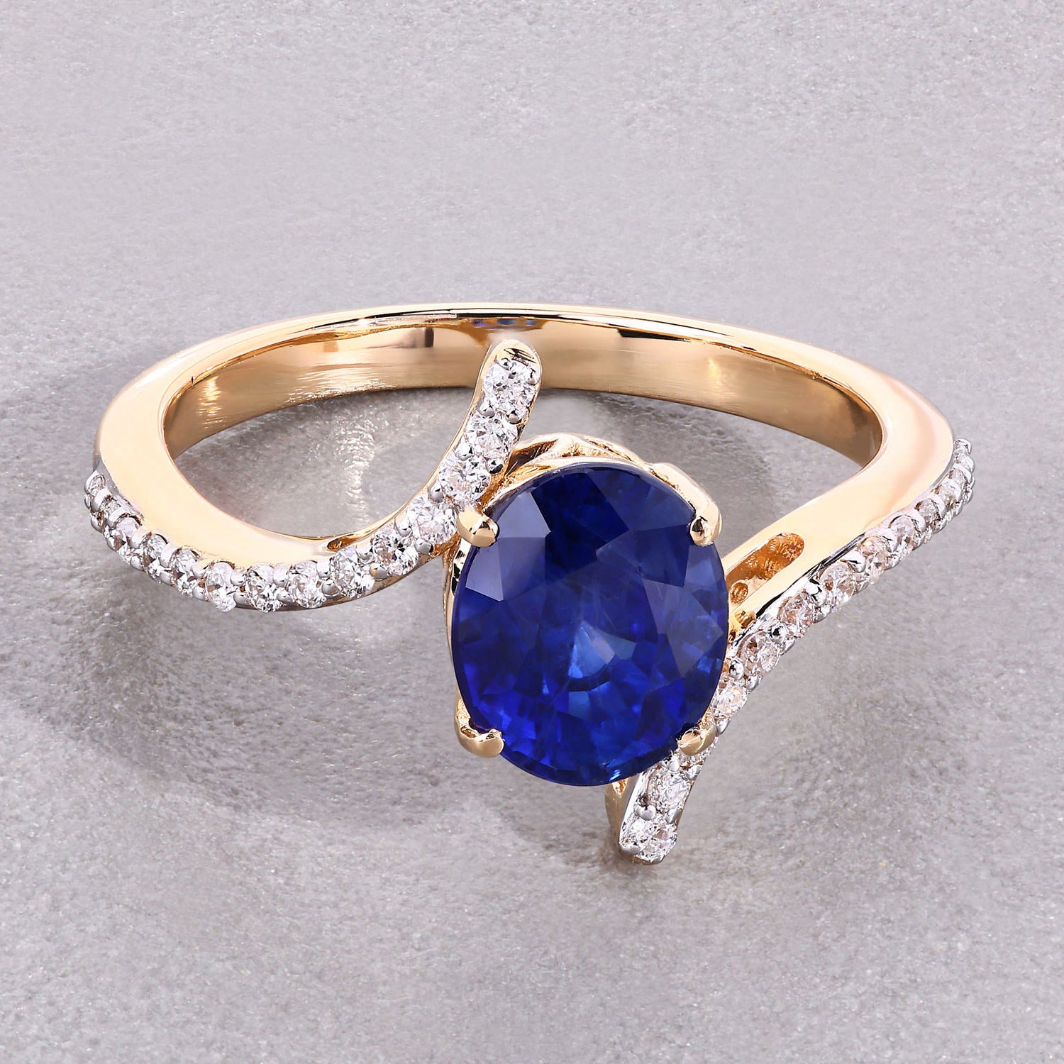 Blue Sapphire Ring With Diamonds 2.38 Carats 18K Yellow Gold
