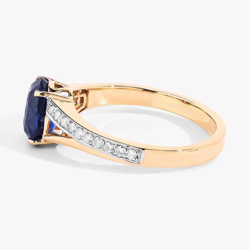 Blue Sapphire Ring With Diamonds 2.4 Carats 18K Yellow Gold