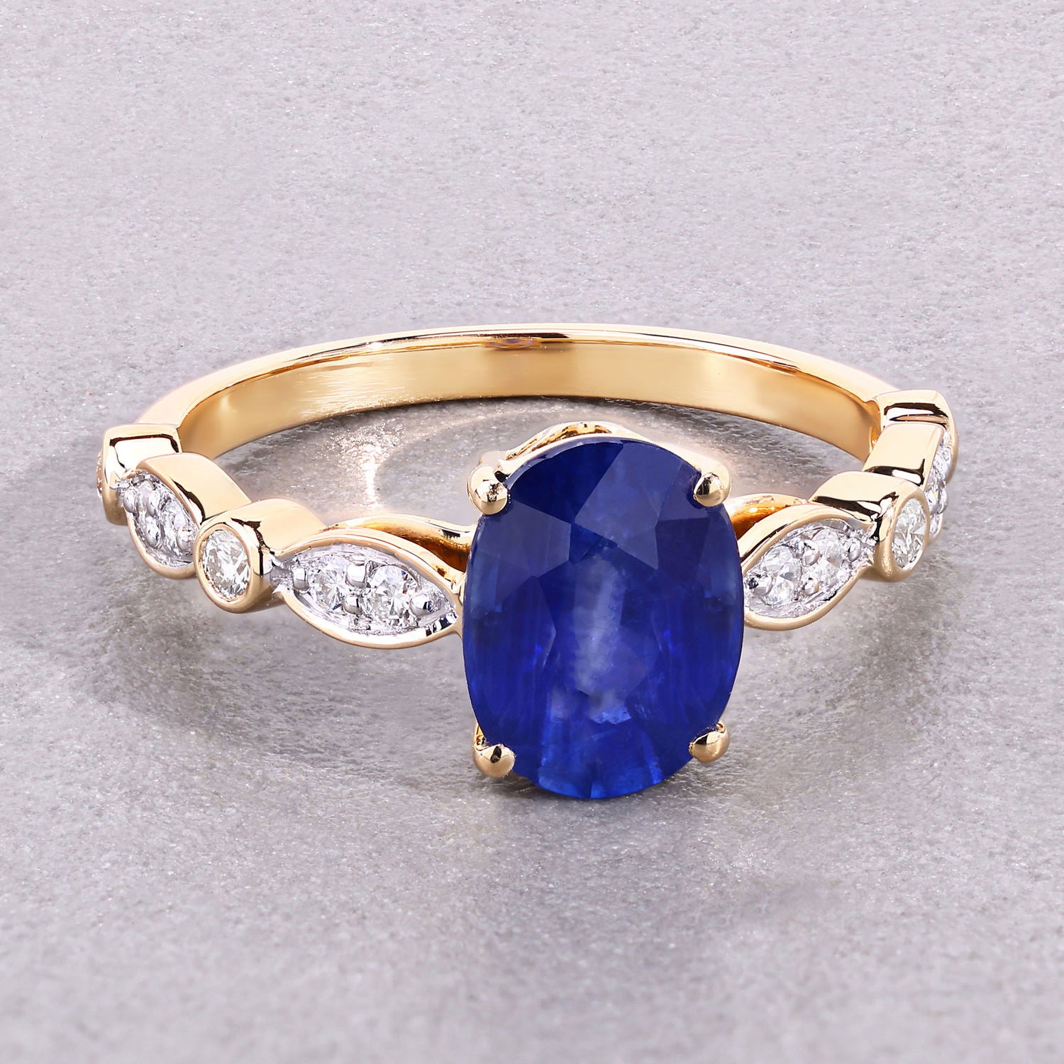Blue Sapphire Ring With Diamonds 2.42 Carats 18K Yellow Gold