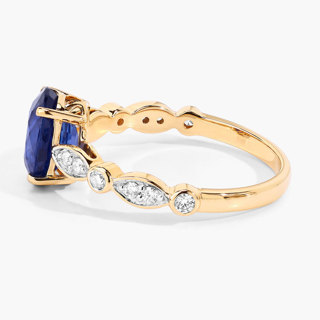 Blue Sapphire Ring With Diamonds 2.42 Carats 18K Yellow Gold