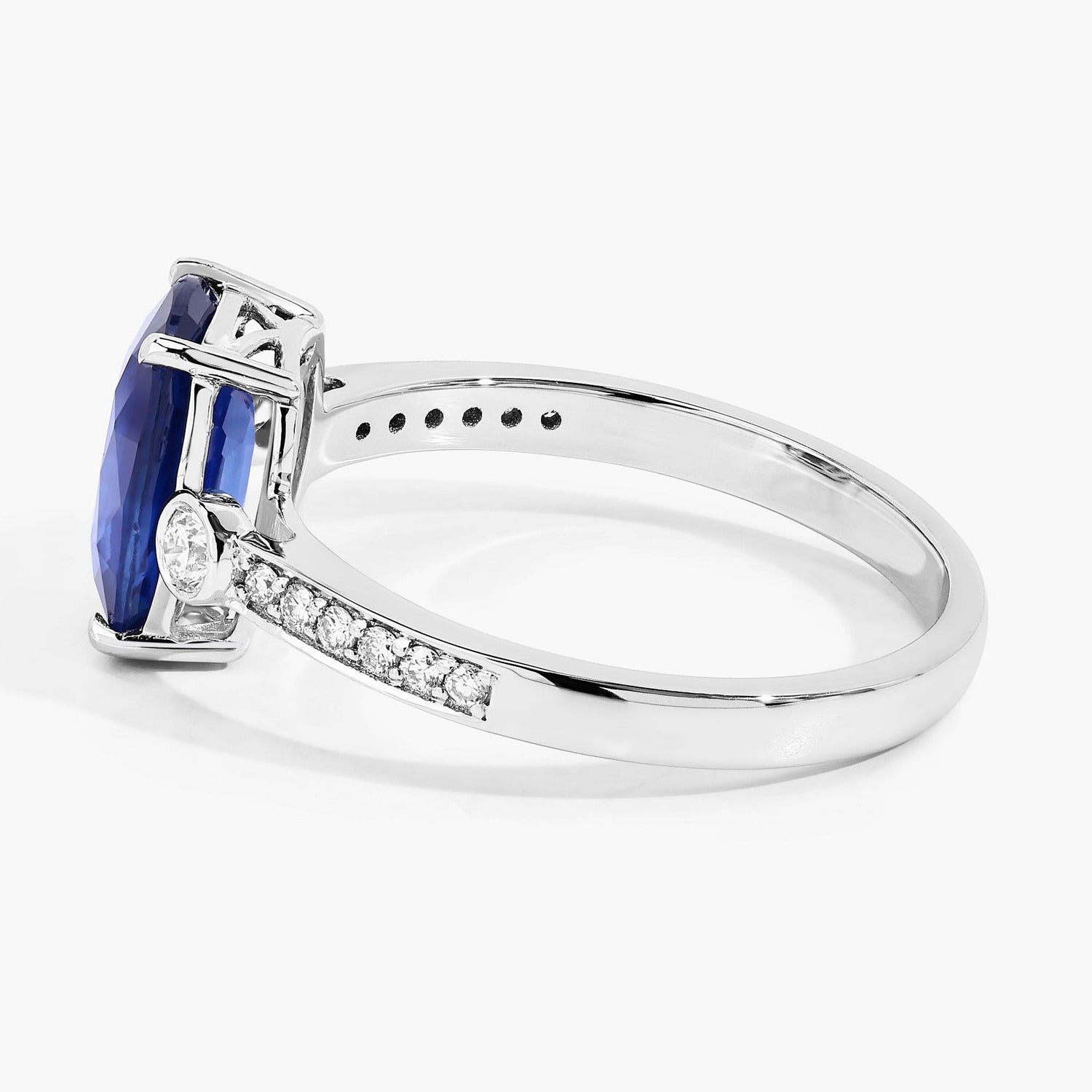 Blue Sapphire Ring With Diamonds 2.66 Carats 18K White Gold