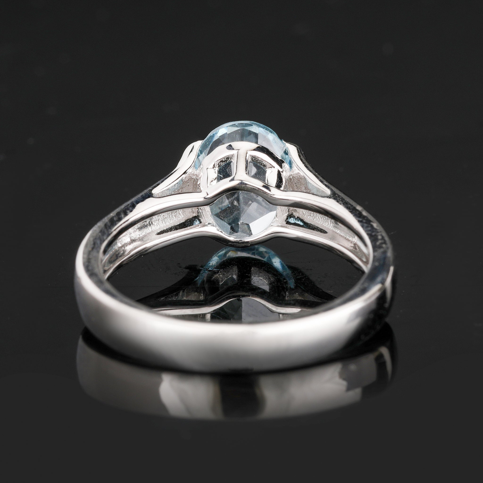 Blue Topaz Ring 2 Carats Sterling Silver