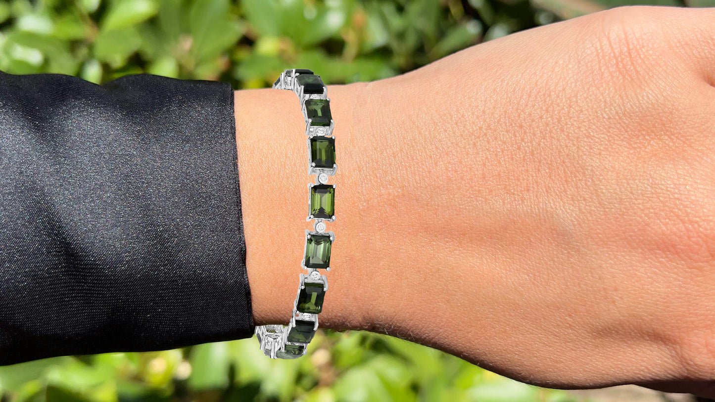 Green Tourmaline Tennis Bracelet Diamond Links 19 Carats 14K White Gold