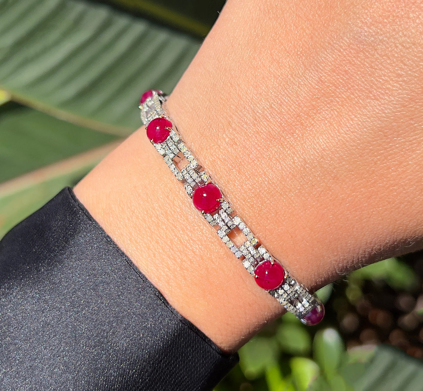 Important Antique 18 Carats Ruby and Diamond Bracelet