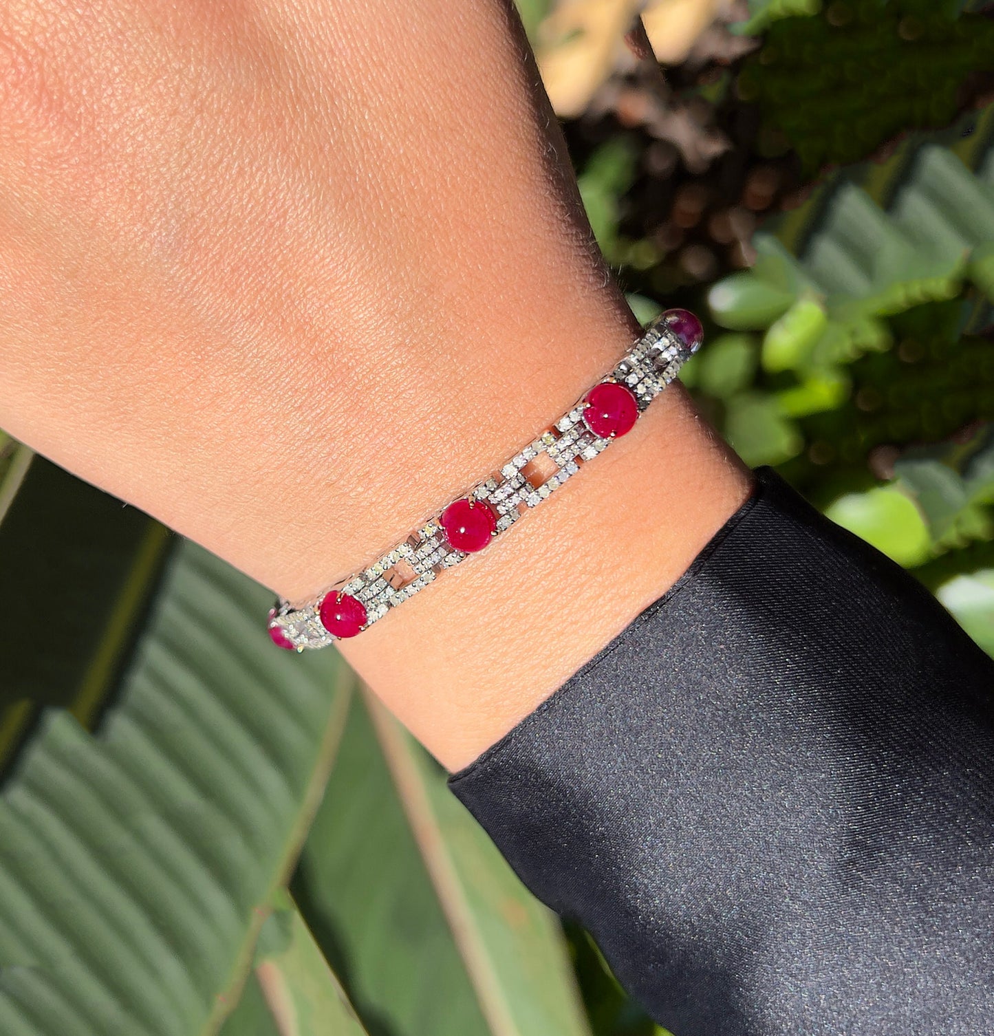 Important Antique 18 Carats Ruby and Diamond Bracelet