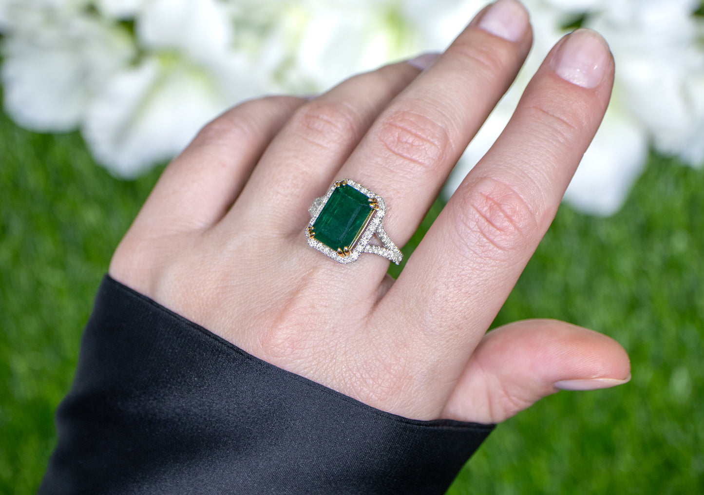 Emerald Ring With Diamond Setting 7.18 Carats 18K Gold