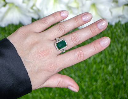 Emerald Ring With Diamond Setting 7.18 Carats 18K Gold