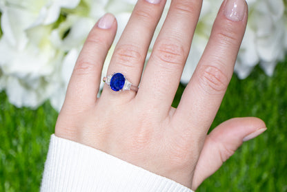 Blue Sapphire Ring Two Side Diamonds 3 Carats 18K Gold