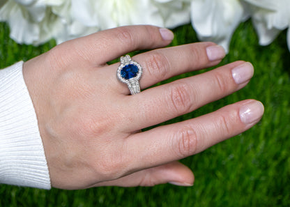 Blue Sapphire Ring Diamond Setting 4.67 Carats 18K Gold