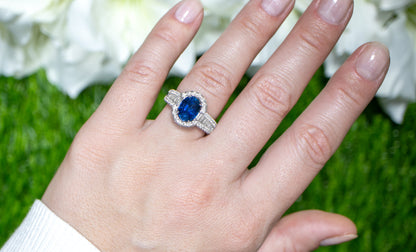 Blue Sapphire Ring Diamond Setting 4.67 Carats 18K Gold