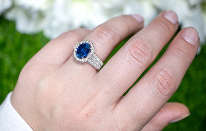 Blue Sapphire Ring Diamond Setting 4.67 Carats 18K Gold