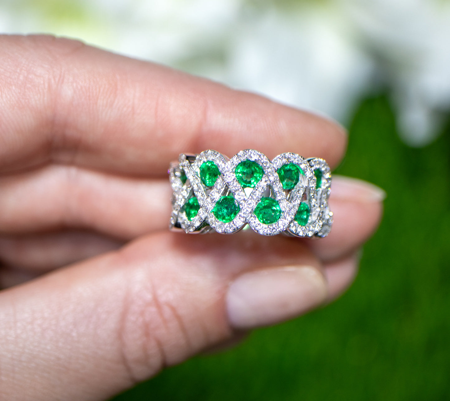 Emerald Ring With Diamonds 2.50 Carats 18K White Gold