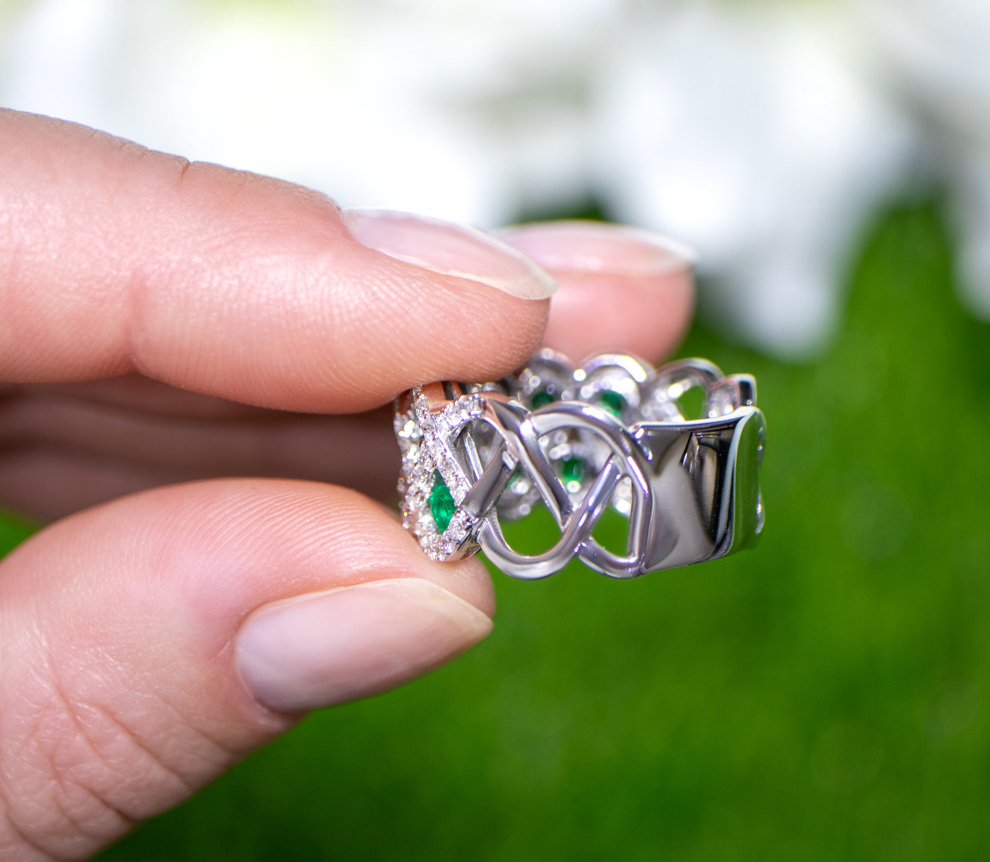 Emerald Ring With Diamonds 2.50 Carats 18K White Gold