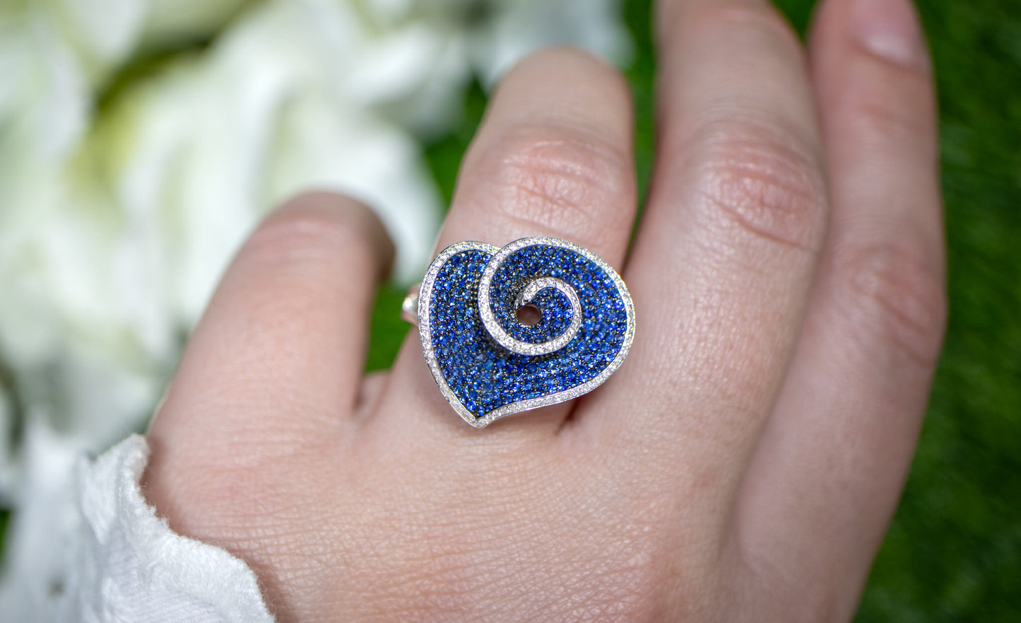 Blue Sapphire and Diamond Flower Cocktail Ring 1.21 Carats 18K Gold