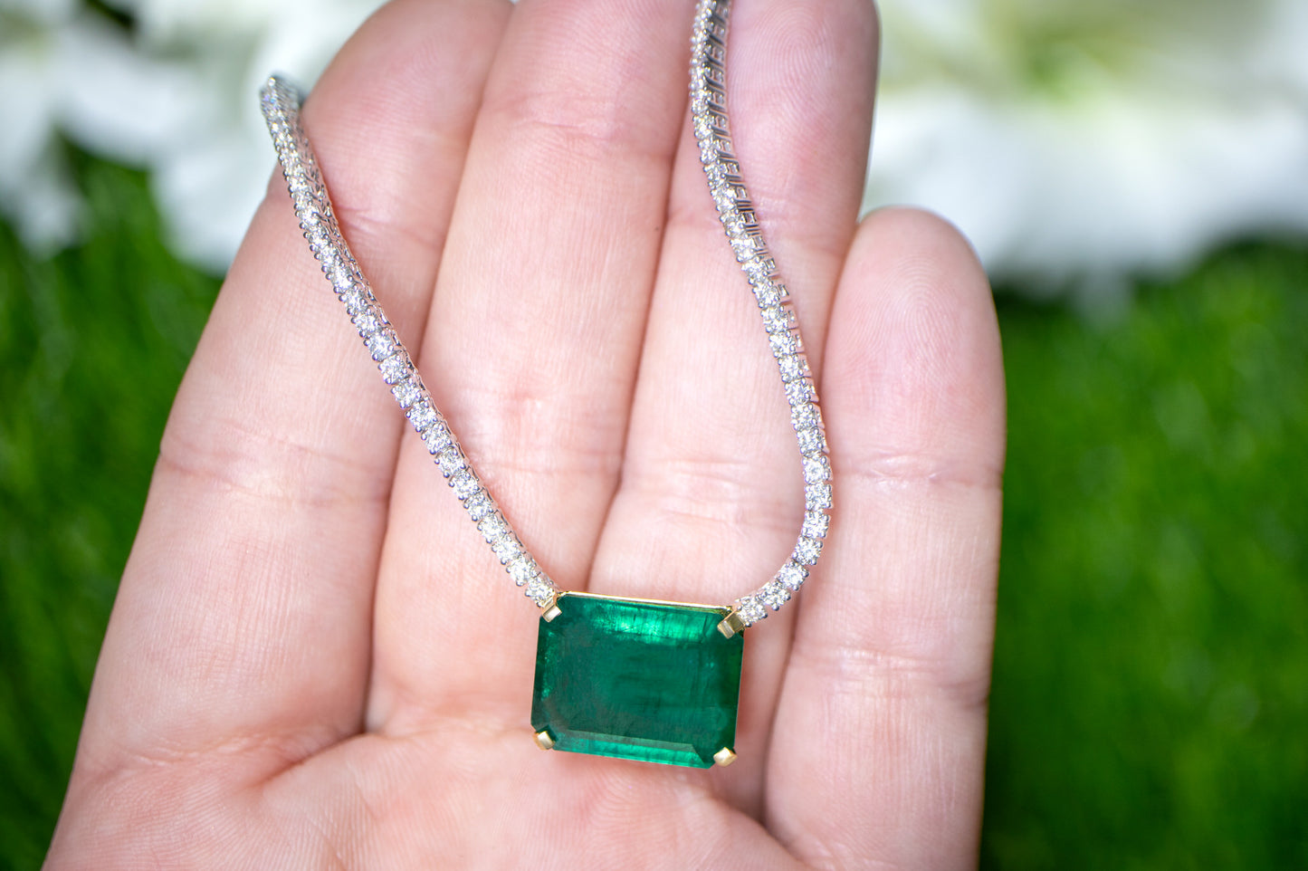 Important Emerald Pendant With Diamond Necklace 13.2 Carats 18K Gold