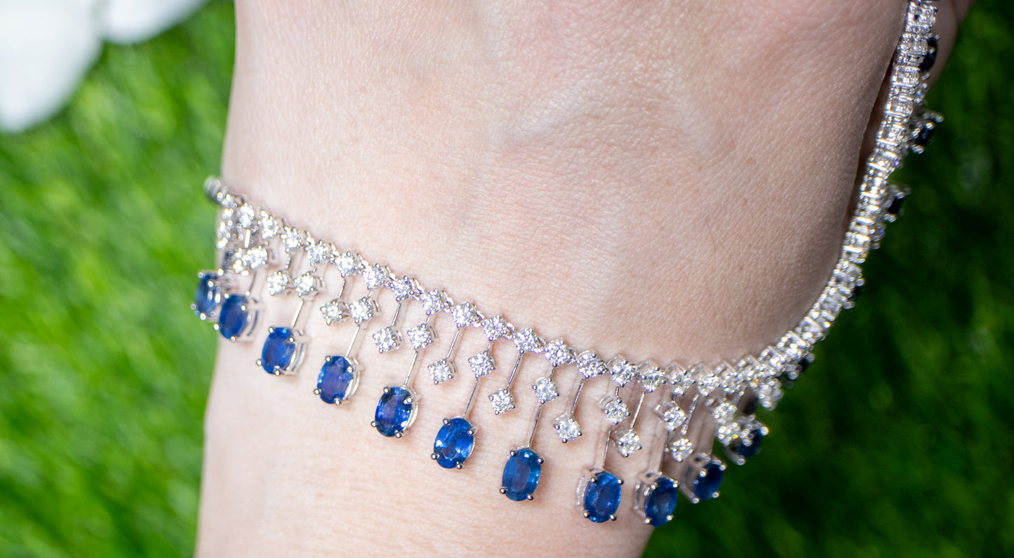 Important Blue Sapphires and Diamonds Necklace 23.8 Carats 18K Gold