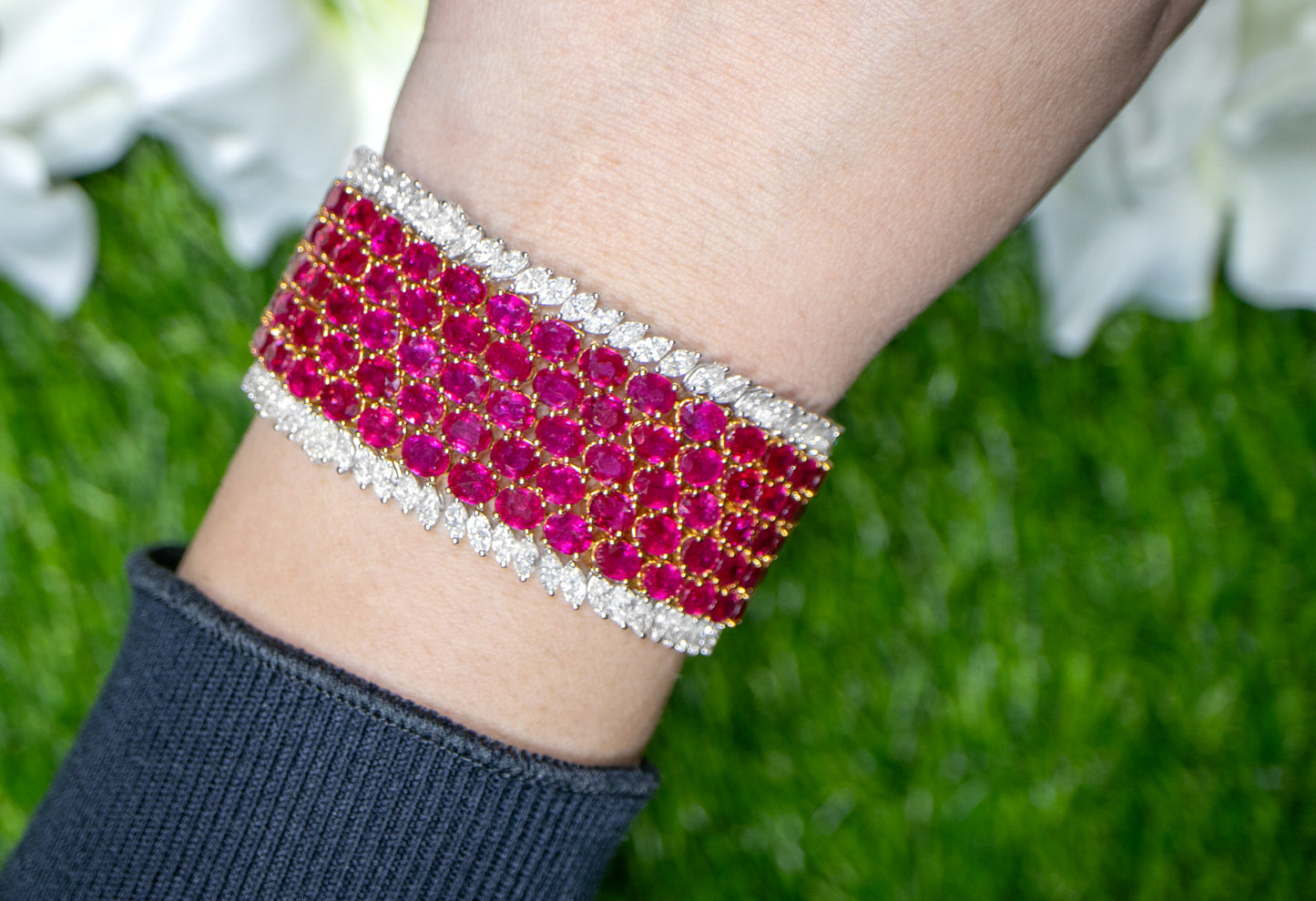 Important Ruby Bracelet With Diamonds 86.2 Carats 18K Gold