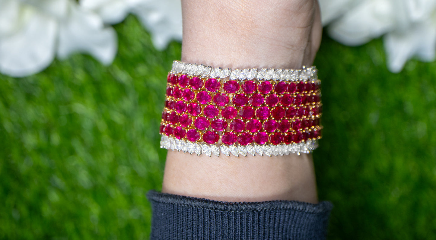 Important Ruby Bracelet With Diamonds 86.2 Carats 18K Gold