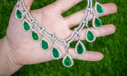 Important Necklace Emeralds and Diamonds 69 Carats 18K Gold