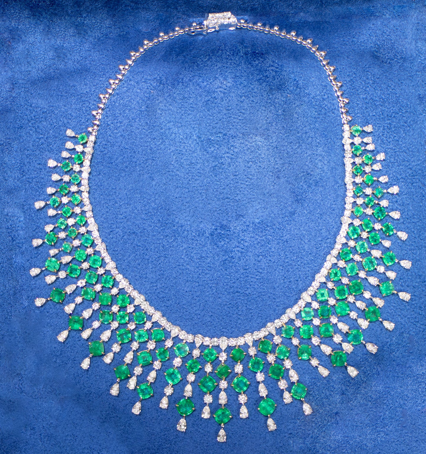 Important Necklace Emeralds and Diamonds 120 Carats 18K Gold