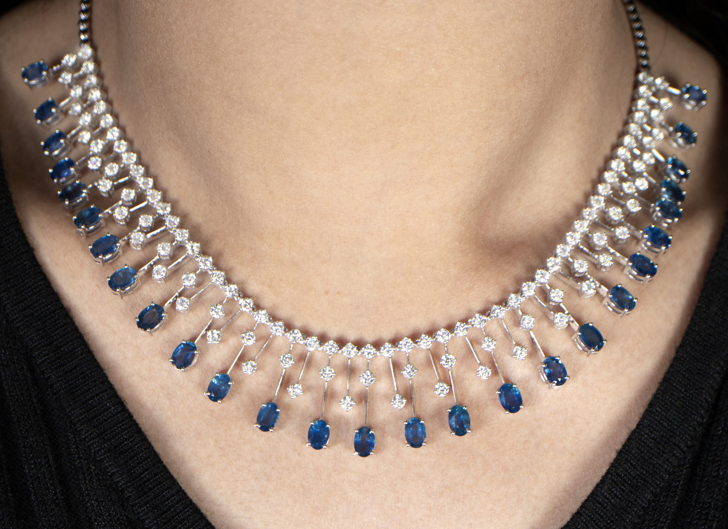 Important Blue Sapphires and Diamonds Necklace 23.8 Carats 18K Gold