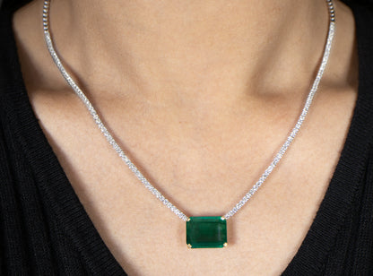 Important Emerald Pendant With Diamond Necklace 13.2 Carats 18K Gold