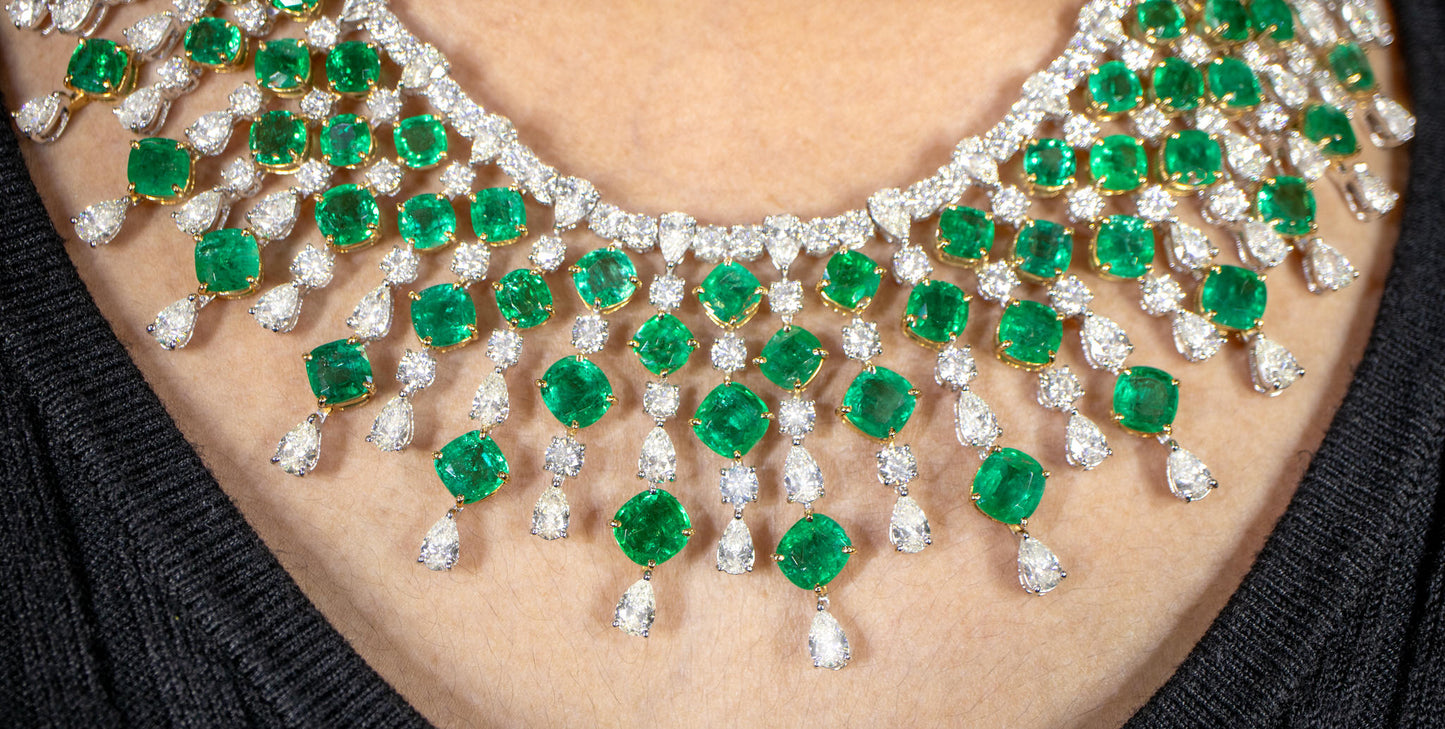 Important Necklace Emeralds and Diamonds 120 Carats 18K Gold