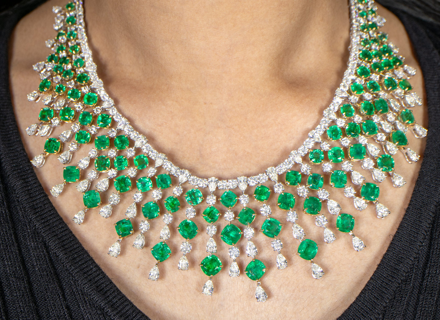 Important Necklace Emeralds and Diamonds 120 Carats 18K Gold