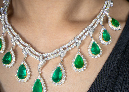 Important Necklace Emeralds and Diamonds 69 Carats 18K Gold