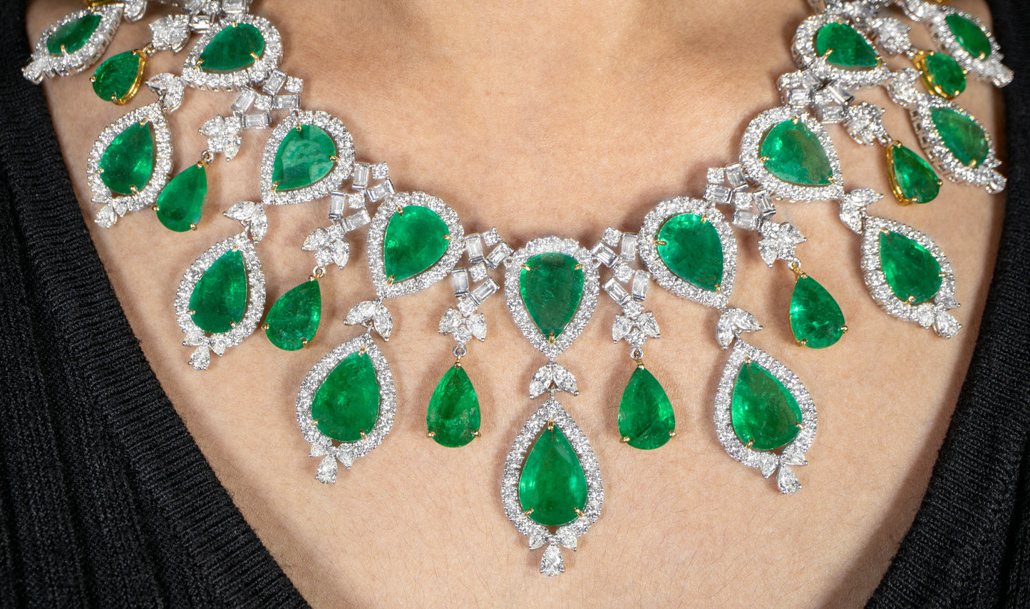 Important Necklace Emeralds and Diamonds 123 Carats 18K Gold