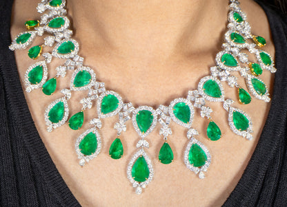 Important Necklace Emeralds and Diamonds 123 Carats 18K Gold