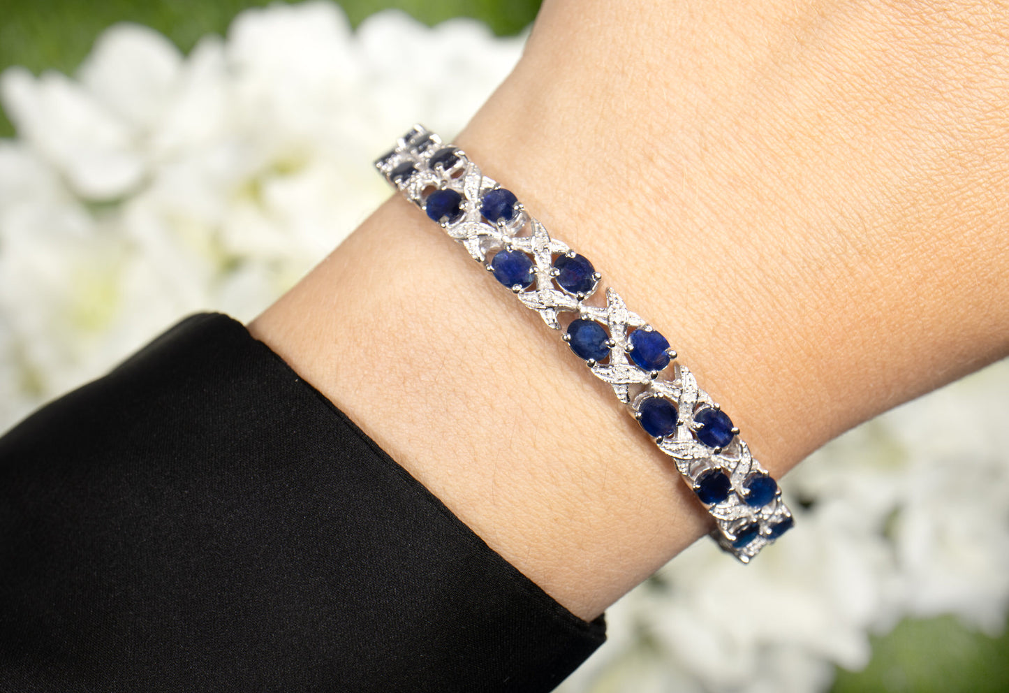 Blue Sapphires and Diamonds Bracelet 12.55 Carats