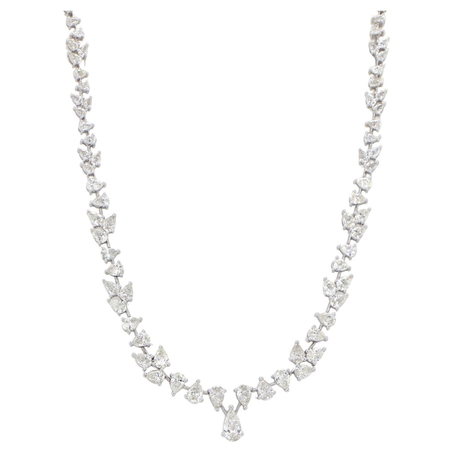 Important Pear Diamond Necklace 7.8 Carats 18K White Gold