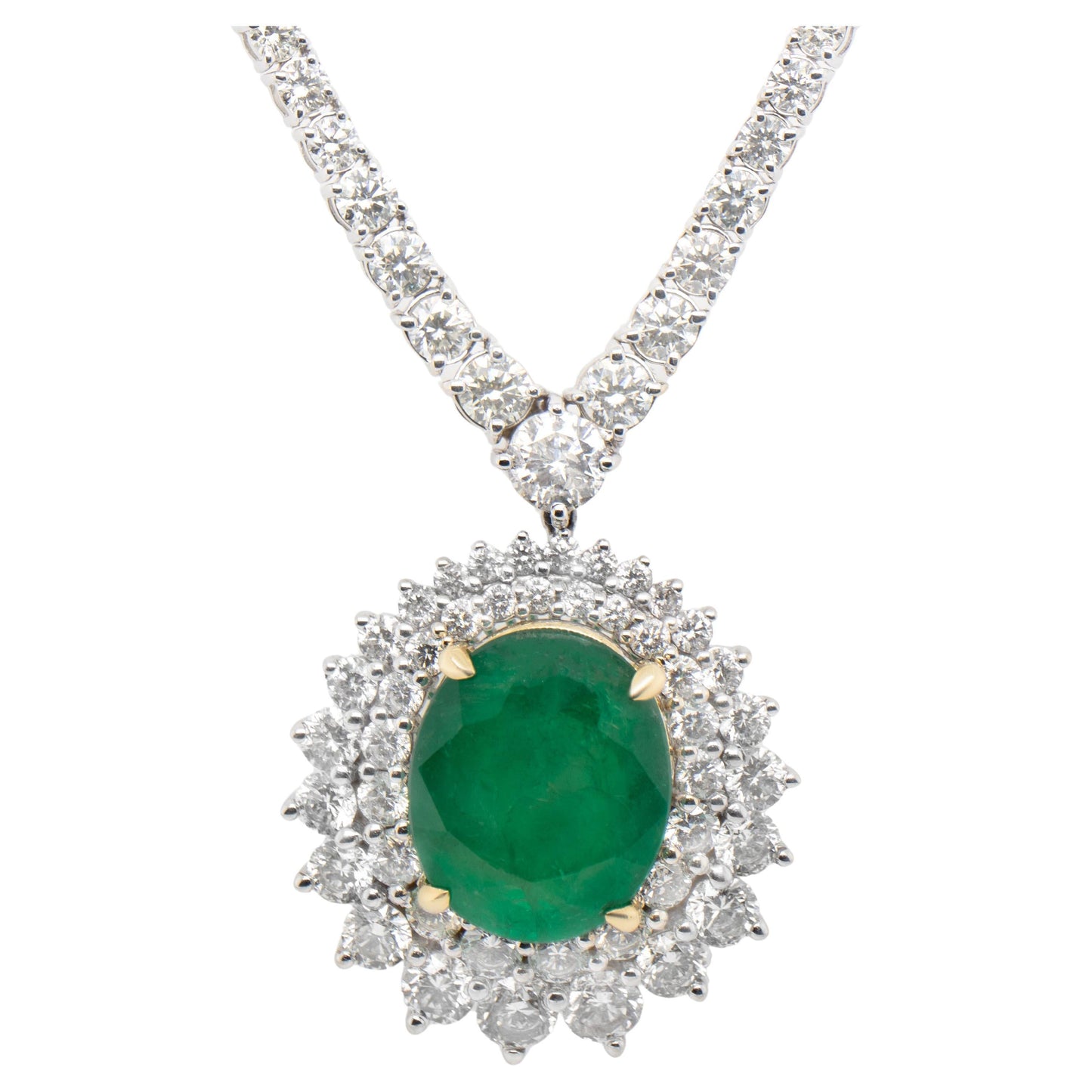 Important Emerald Pendant Necklace With Diamonds 20 Carats 18K White Gold