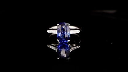 Blue Sapphire Ring Two Side Diamonds 4.72 Carats 18K Gold