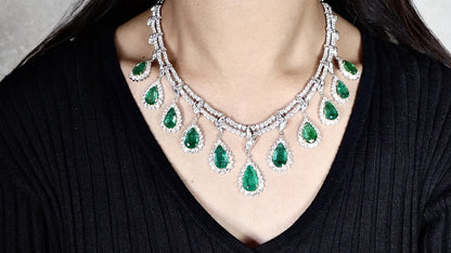 Important Necklace Emeralds and Diamonds 69 Carats 18K Gold