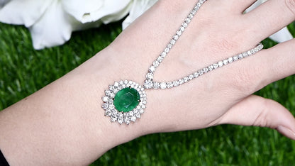 Important Emerald Pendant Necklace With Diamonds 20 Carats 18K White Gold