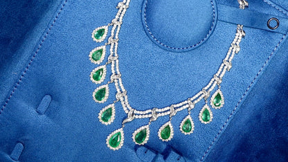 Important Necklace Emeralds and Diamonds 69 Carats 18K Gold